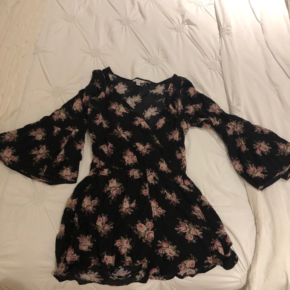 Floral romper with long flared sleeves - Picture 3 of 4